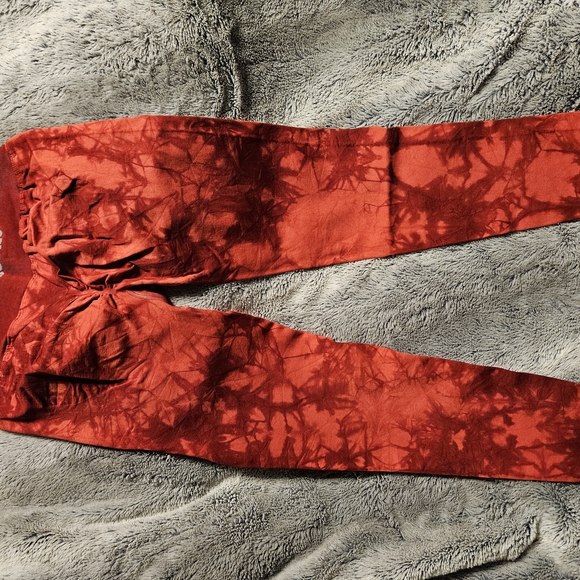 Better Bodies Women's Red Leggings - Picture 7 of 10